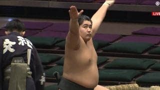 「体つきが序ノ口じゃないw」迫力の全勝対決に驚嘆 物言いがつく熱戦に「いい相撲」