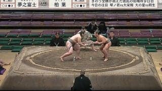 行司「激おこ」立ち合い“待った” 力士が対照的な“やっちまった”リアクションの瞬間