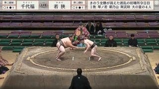 20歳小兵力士、体重2倍の巨漢力士を“秒”で電車道 痛快な白星に館内拍手