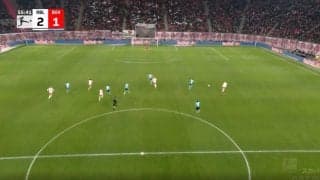 スタジアムが熱狂！「この試合面白すぎる」「これは神試合」わずか10秒でゴールを叩き込んだ瞬間　追いつけねえ… 美しすぎる“レッドブル流”爆速カウンターが炸裂