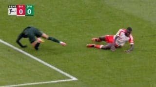 もはや交通事故レベル！「人が飛んだ…」「大丈夫か？」爆速ラン→殺人タックルで相手選手が吹っ飛ばされた瞬間　“対人最強”フィジカルモンスターのド迫力プレー