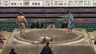 張り手“4連発”で衝撃KO 土俵にうずくまる力士の様子に「張り倒された」「ビンタ」驚きと心配の声 「だ、だいじょうぶっす…」力士は無事も