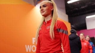 「完璧な美しさ」「女神だ」最もセクシーな選手が25歳の誕生日でドレス姿に！復縁したブラジル代表MFとの2ショットも披露「二人ともおめでとう」