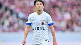 【鹿島アントラーズの2024年を展望する(1)】10番、主将、選手会長の柴崎岳がチームの軸に……ハイレベルな競争の中で「ピッチにいるだけで空気が変わる」“絶対的な軸”