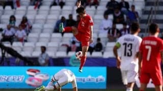 「危ない」「カンフーキックだ」日本戦の裏で起きた退場劇…ベトナム代表FWが飛び蹴り見舞う「完全にジャンピングニー」