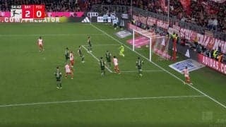 サポーター騒然…「何があったんだ？」「全部消えた」 VARの悲劇！バイエルンの怪物エースFWのスーパーゴールがまさかの取り消しの瞬間