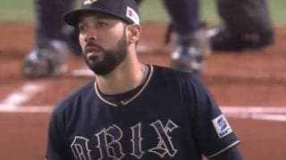 打率.217でも必要…助っ人の“神業”が「最高すぎる」　連覇を支えた好守に絶賛の嵐