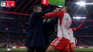 「ブチキレていい」「退場させて当たり前」顔面に強烈ビンタ2連発→両軍入り乱れる大乱闘が起きた瞬間　暴行を加えた監督 vs 殴られたバイエルンFWに“遺恨”勃発