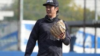 「自分は邪魔」戦力外で決断した“二刀流”　超異例の現役＆裏方…34歳が異国で追う夢