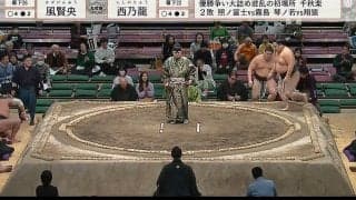 勝利した後の動きが地味に早い力士にツッコミの声「戻るの早ない？w」「仕切り線ダッシュ」「元気に走って勝ち名乗り」