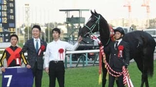最優秀2歳牝馬に選出されたアスコリピチェーノ サンデーR・吉田俊介代表「一緒に頑張っていきたい」/JRA賞授賞式