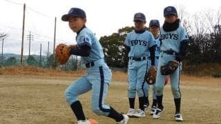 ゴロ捕球の足運び、どう教える？　全国準Vチーム徹底…反復効果を上げる「三角形」
