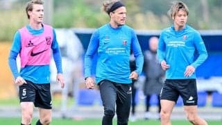 「可愛いの大渋滞すぎ」セントフォース女子アナによる浦和レッズの「沖縄キャンプ取材写真」にファン歓喜！ 地元グルメを前にした「メガネショット」も大好評