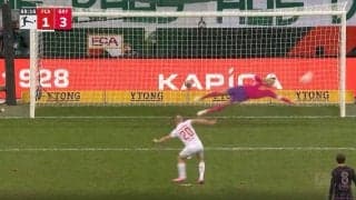 「マジで殴っただけ」「やりたい放題だな！」 相手選手を殴ったキーパーがPK献上→シュートコースを完璧に読んで神セーブ　ファンが総ツッコミした“自作自演”プレー