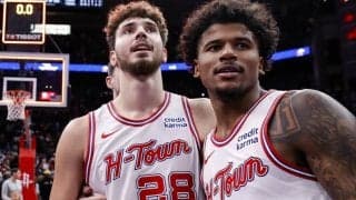 ロケッツのシェングンとグリーンが1試合で30得点10リバウンドを達成した最年少デュオに