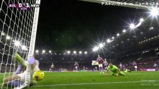 「痛すぎる」股間がポスト激突で悶絶→オウンゴール献上の二重苦…乾いた音が響き渡った決定的瞬間に海外ファンも涙「同情する」「不運だった」