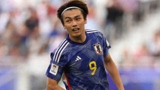 「笑顔良すぎる」「今回もスタジオアリス」日本代表の集合写真、ただ1人笑顔の上田綺世がまたも話題に「白い歯が眩しいです」