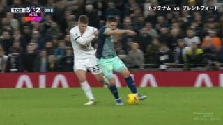 度重なる挑発行為への報復か？ フランス人FWの“煽り男”を19歳の若手が豪快に投げ飛ばし！イエローカード上等、ラフプレー炸裂の瞬間