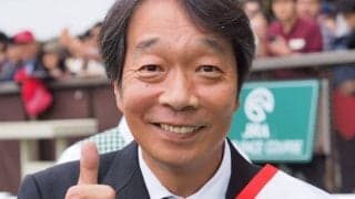見栄晴が競馬新聞を手に笑顔…「病気にも競馬にも勝ってください」応援の声が寄せられる