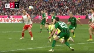 なんで、そこにいるんだよ！「首強すぎだろ」「狙ってたな」 得点王爆走中の怪物FWが“ノーステップ弾丸ヘディング弾”を炸裂した瞬間　20試合24ゴールの超ハイペースでゴール量産