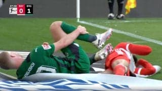 「死ぬだろ…」「人が飛んだ！」爆速スピードで相手を吹き飛ばす“殺人タックル”が炸裂した瞬間　バイエルンの重戦車が背後から強烈スライディング