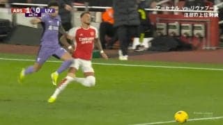 「当たってないだろ！」イングランド代表DF、断末魔の叫びをあげて大転倒悶絶するも「全然ファウルじゃない」リヴァプールファン大ブーイングの“疑惑”シーン