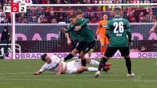 危険すぎる“殺人カニ挟みタックル”で一触即発！堂安律チームメイトが両足ロック→伊藤洋輝チームメイトが悶絶の一部始終、イエローカードはまさかの…