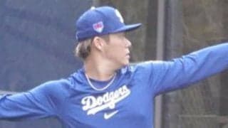 全身真っ青が「よく似合う」　ついに始動…“ドジャース仕様”の山本由伸に歓喜