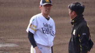 鷹キャンプで緊急事態…大津の右足に打球直撃　苦悶の表情に球場騒然、足を引きずり降板