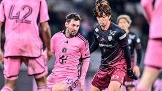 「サカユニが超可愛い」「我らが姫」人気女性歌手が国立競技場でのメッシ観戦「ユニフォームショット」公開！「めっちゃ似合ってる！髪色ともあってます」とコーデにも注目