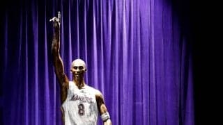 コービー・ブライアントの銅像がお披露目…81得点を記録した伝説的試合のポーズ