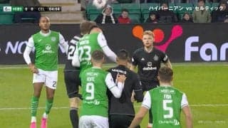 スタジアムに響く衝撃音！危険すぎるヘッドバッド炸裂でカナダ代表が試合開始直後の負傷交代　激しい競り合いから空中で強烈な頭突きを喰らいピッチに沈んだ瞬間