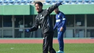 【J1復帰のジュビロ磐田で、横内昭展が新シーズンに描くもの(1)】「嬉しい驚きというか、発見」と話すバリエーション豊かな新加入選手……指揮官も驚く強化部の発掘力