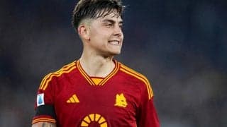 「なんて可愛いワンちゃん」「完璧な休日」絶好調のディバラは大きな秋田犬2匹と海辺でチャージ！