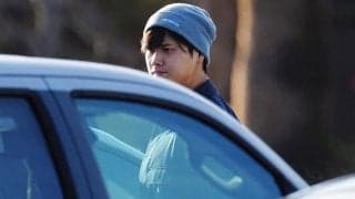 大谷翔平、米7年目のキャンプイン　白ポルシェ＆ニット帽で登場、報道陣70人集結