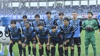 「マジでカッコよすぎ」川崎が誇る身長192cmのファッションメディアでの「ストリートスナップ写真」にファン歓喜！「今年は突然のヘアカット来ませんように」と危惧の声も