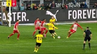 爆速の足の振り→弾丸ゴラッソが炸裂！ドルトムントFWが相手守備陣を無力化した驚愕フィニッシュワークの瞬間「えっぐ」「シュートの達人」