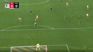 「変態パス！」「もはや意味不明」 美しい反転トラップ→針の穴を通す“神スルーパス”が炸裂した瞬間　首位撃破へ！ファン待望の“バイエルンの魂”が貫禄プレー