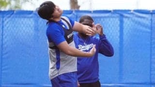 大谷翔平が“デコピントーク”？　猛トレ中に水原通訳らと談笑、右肘リハビリも順調