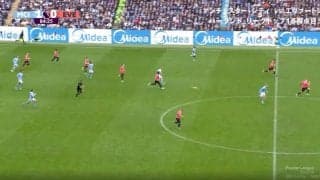 「変態パス！」「これは神すぎる」 高速ターン→完璧なラストパスを炸裂した瞬間　怪物FWの足元にピタリ！王者マンCの司令塔がパーフェクトアシスト