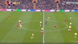 「変態パス！」「上手すぎる」リバプール遠藤航が30メートル超え“超絶ロングフィード”を炸裂した瞬間　美しすぎる高精度パスに海外サポーターが拍手喝采