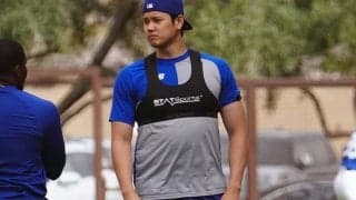 大谷翔平の“咄嗟の仕草”が「美しい」　練習中の一幕がCMのよう「サラッサラ」