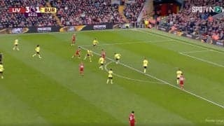 「めっちゃ上手い」「信頼されてるな！」リバプール遠藤航が見たことない“驚愕プレー”を炸裂した瞬間　鮮やかなワンツー→ゴール前の侵入にスタジアム騒然！