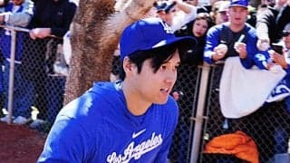 大谷翔平の“神対応”に集う大量のファン　異例の熱狂に地元記者も驚愕「完全にアイドル」