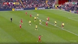 「死ぬだろ…」「エグすぎる」リバプール遠藤航が“殺人級”弾丸シュートを炸裂した瞬間　相手DFに至近距離からシュートをブッ放して直撃