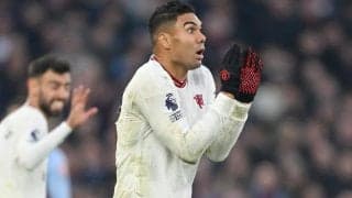 イエローカードにパニック、カゼミロがノーファウルをアピールしながら右往左往「表情が面白すぎる」「ガチで当たってない時の顔だ」