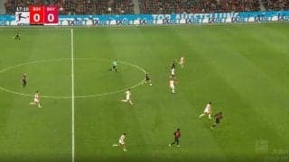 「変態ドリブル！」「もはや意味不明」“市場価値150億の男”の圧巻テクニック　美しい神タッチで相手DF陣をブチ抜くドリブル→神スルーパス炸裂の瞬間