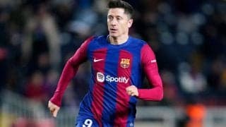 「ポーランドで一番かわいいカップルレヴァンドフスキが元空手家の妻との2ショットを披露！バレンタインを祝福「美しい」「素敵な2人だ」