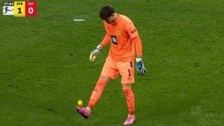 激レア！スイス代表GKの“テニスボールでリフティング”が超絶すぎる！ドルトムント守護神の技巧にファン驚愕の一部始終「地味に凄い」「うまw」