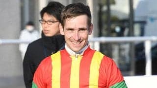 R.ピーヒュレク騎手の短期騎手免許を取消し 本人からの申請により